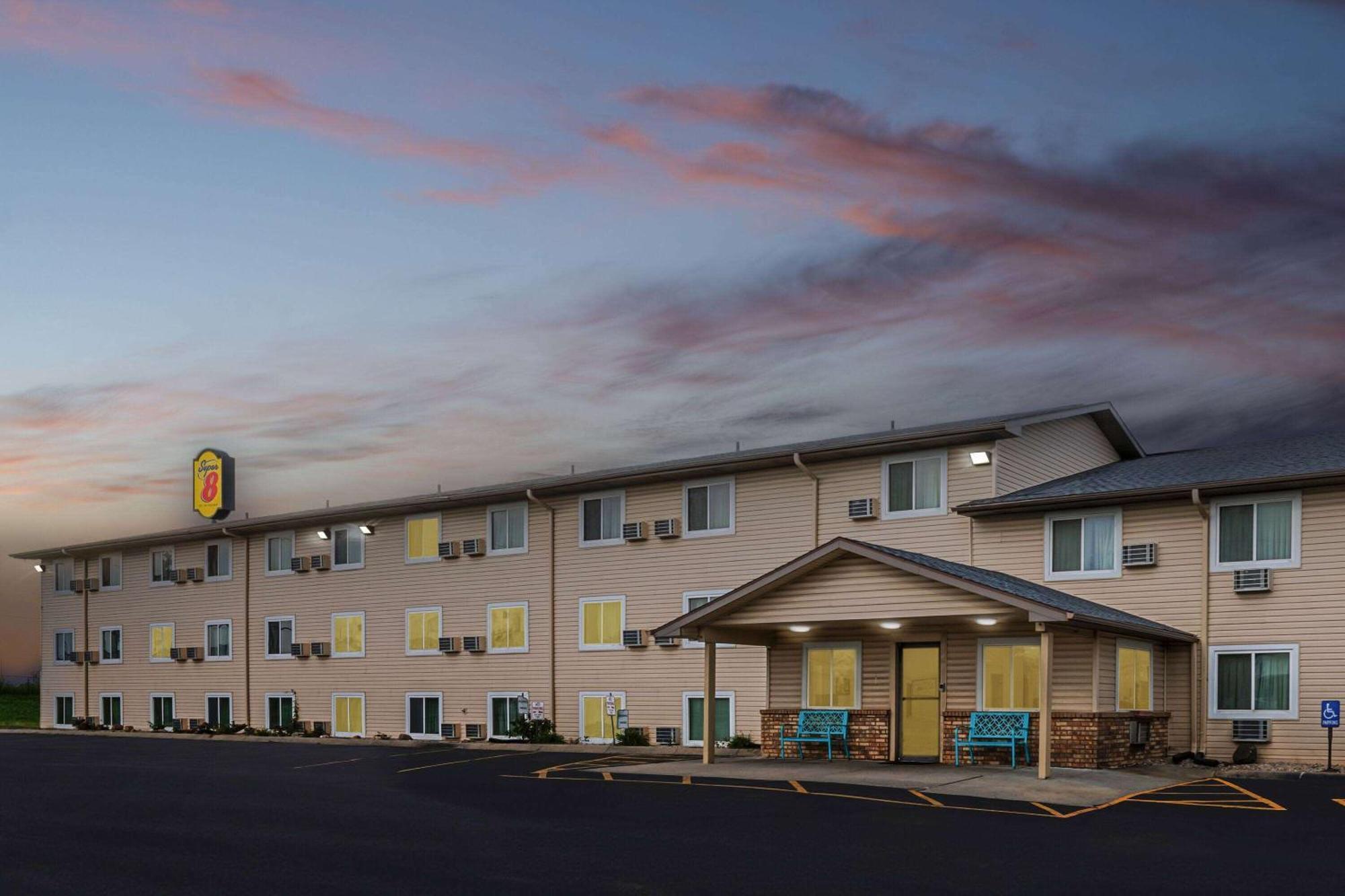 במוטל Super 8 By Wyndham Council Bluffs Ia Omaha Ne Area מראה חיצוני תמונה