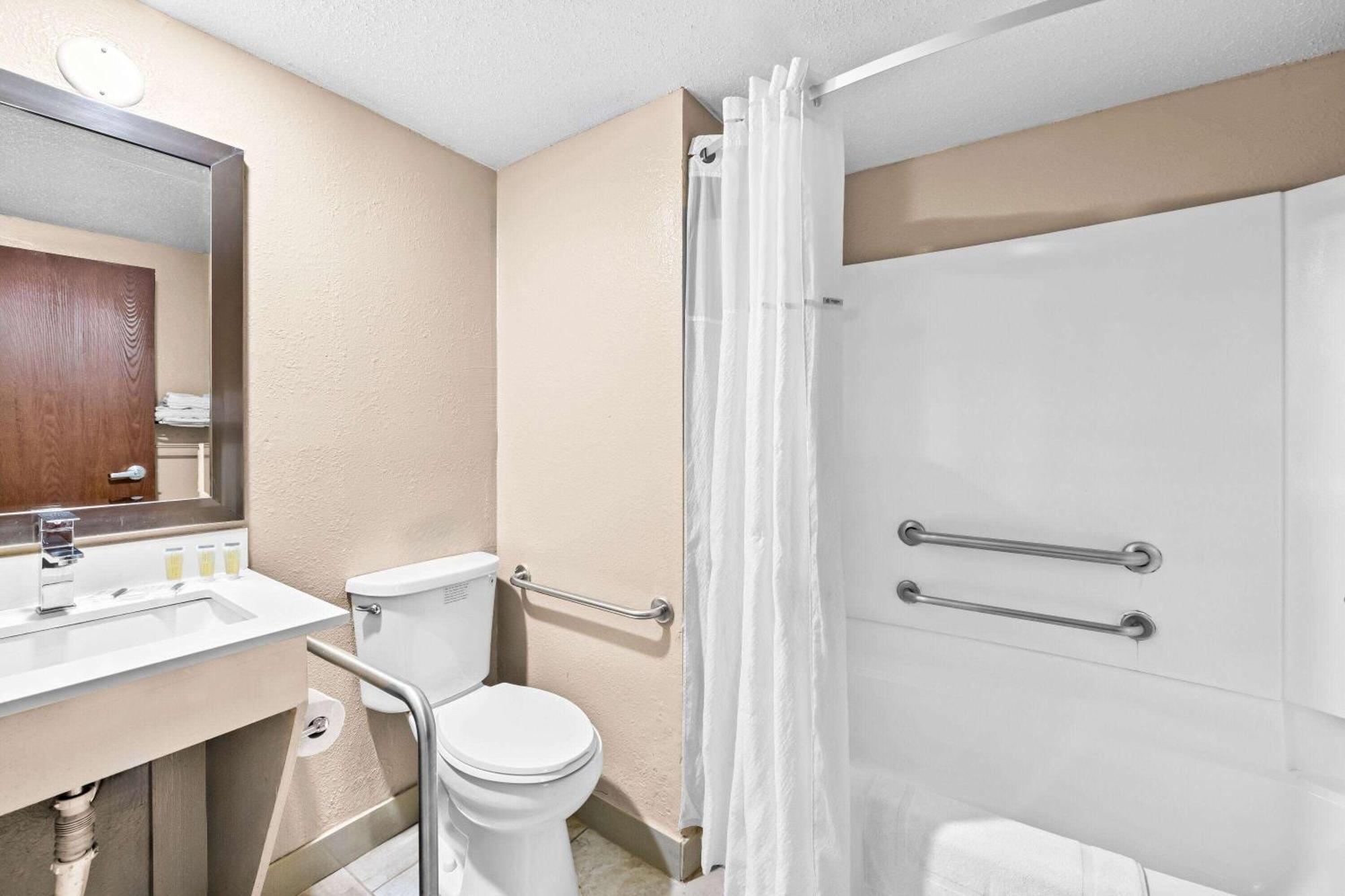 במוטל Super 8 By Wyndham Council Bluffs Ia Omaha Ne Area מראה חיצוני תמונה